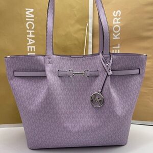 MICHAEL KORS Carson Large Signature Logo CZ Shoulder Tote Bag
Light Quartz
NWT